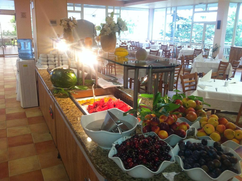Hotel Sandy Beach Albena Exterior photo