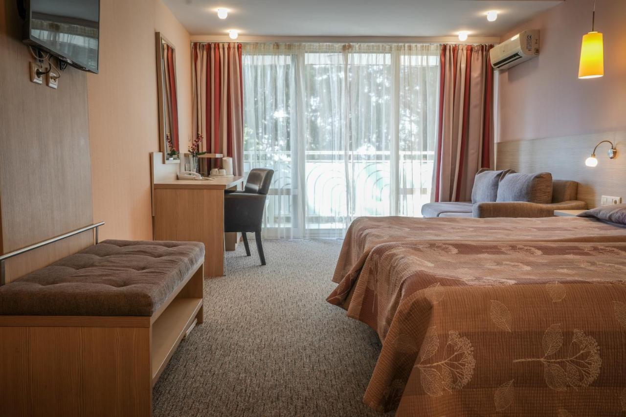 Hotel Sandy Beach Albena Exterior photo