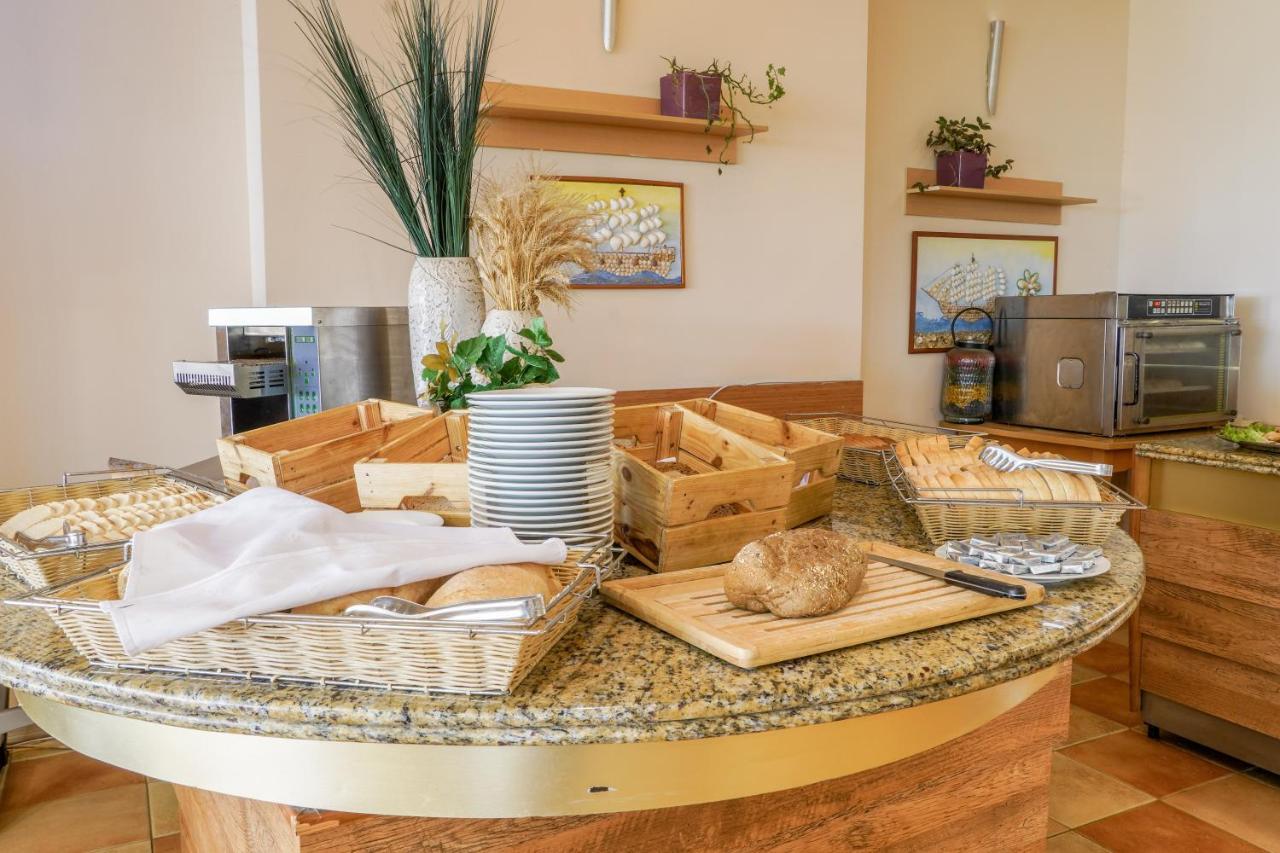 Hotel Sandy Beach Albena Exterior photo