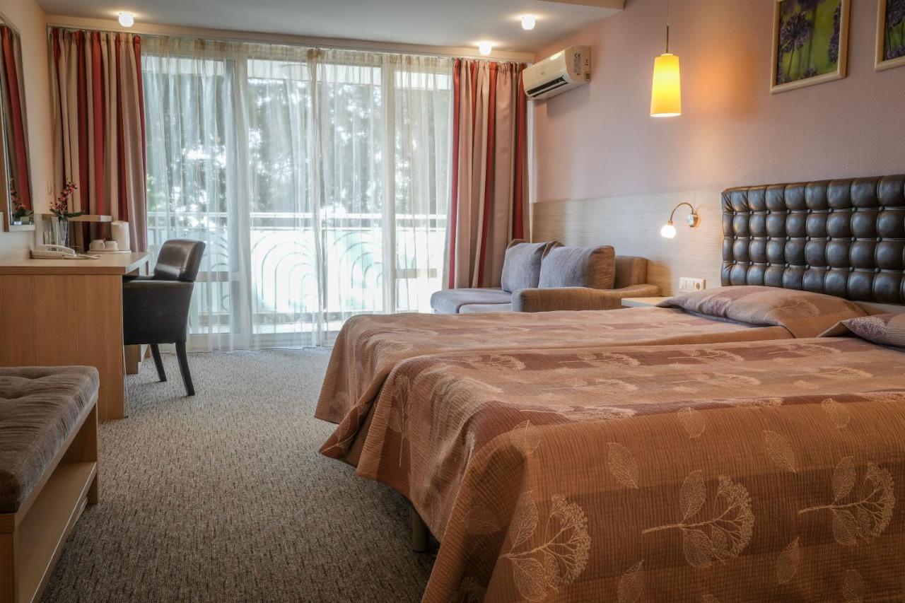 Hotel Sandy Beach Albena Exterior photo