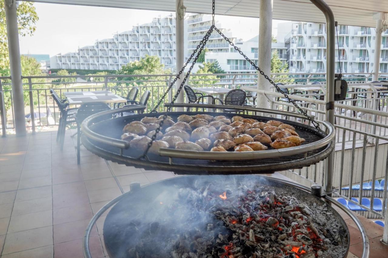 Hotel Sandy Beach Albena Exterior photo